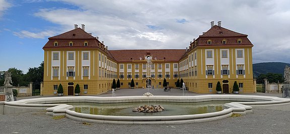 Schloshof_gesamtansicht_bauwerk_michael_gute_auflösung.jpg  